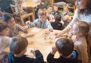 Częstowanie słodkościami