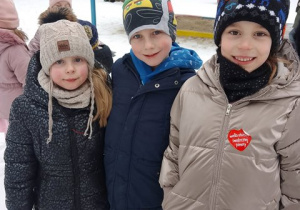 Zimowy spacer w ogrodzie przedszkolnym