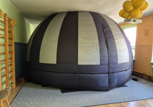 Namiot, w którym znajduje się Kino Sferyczne