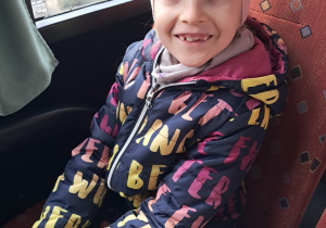 Dziewczynka podczas wyjazdu do Planetarium