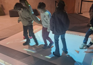 Edukacyjne zabawy z ekranem dotykowym