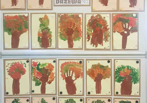 Galeria prac plastycznych dzieci przedstawiająca drzewa