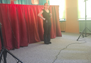 Aktorka podczas występu na scenie