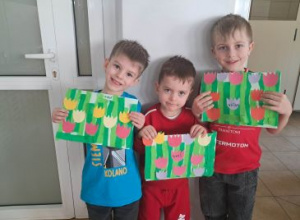 Dziewczynki świętują