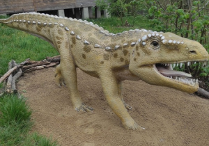 Model dinozaura w naturalnej wielkości.