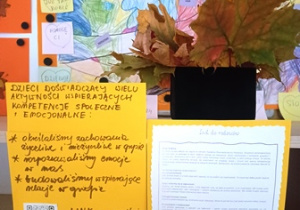 Wystawa dla rodziców z informacjami jak przeciwdziałać przemocy rówieśniczej - na postawie materiałów MEN