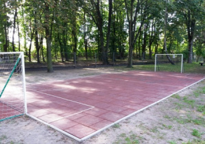 Zdjęcie przedstawia boisko do gry w piłkę nożną